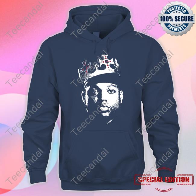 Travis Bottles Wearning King Henry Tee