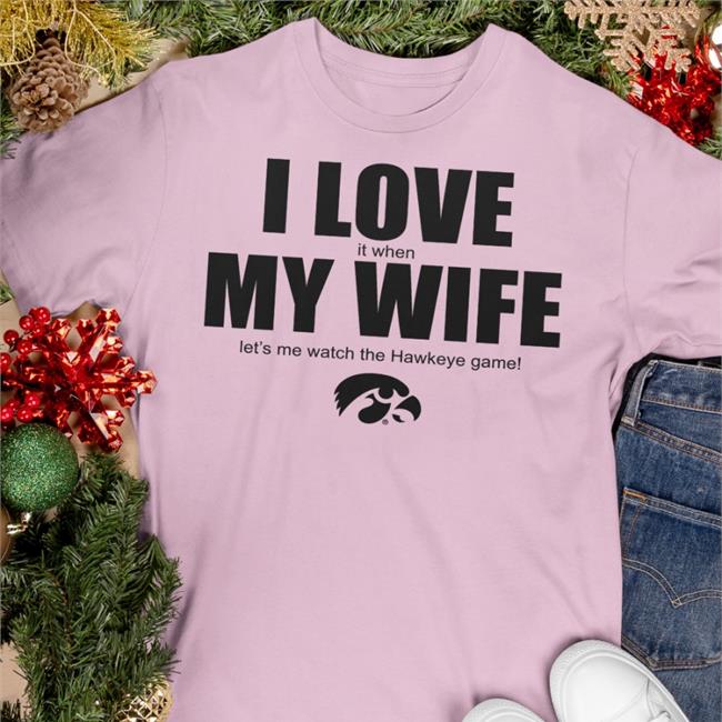I Love It When My Wife Let's Me Watch The Hawkeye Game Hoodied Sweatshirt Yellow