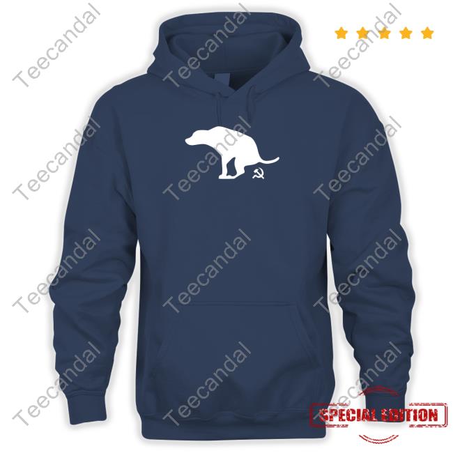 Laila Oliveira Wearing Camiseta Cagando No Comunismo Cachorro Defecando Estampa Long Sleeve T Shirt
